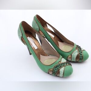 C. Label green with envy pumps